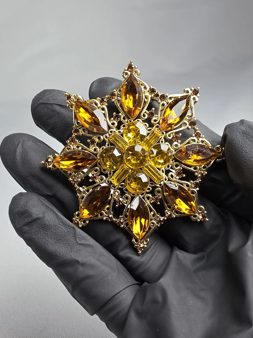 Vintage Gold Tone Amber Topaz Rhinestone Starburst Brooch Layered Filigree Pin ​